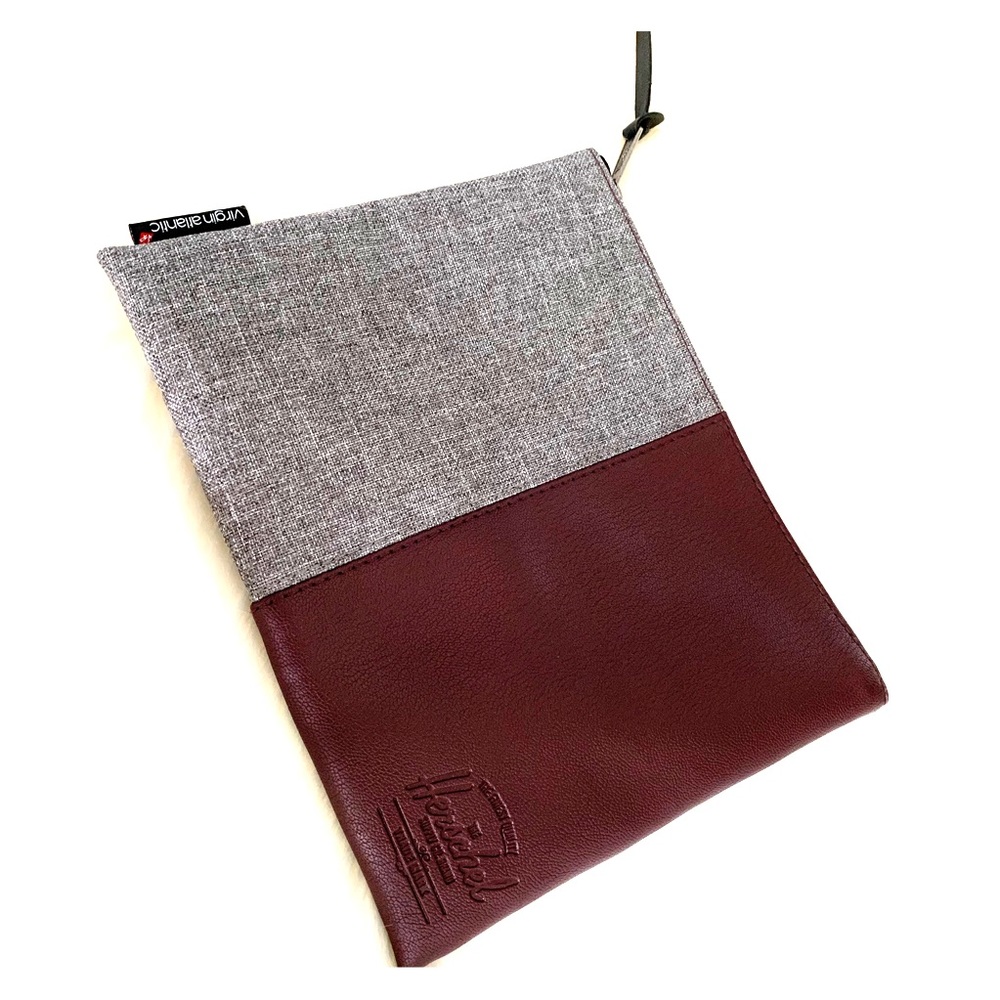 Herschel zipper pouch 9 x 7